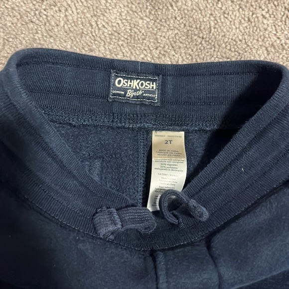 🎊 2/$20  Toddler boy OshKosh Joggers 🎊 - Picture 4 of 5